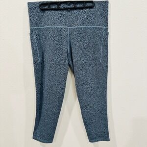 Athleta Salutation Stash II Textured Tight Capri Blue Leopard Print Womens 1X‎